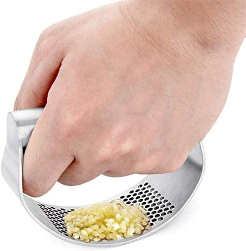 Garlic Press Rocker, Stainless Steel Garlic Mincer Garlic Crusher, Garlic Chooper with Peeler and Scraper Brush, Garlic Press with Ergonomic Handle, Innovative Kitchen Gadgets